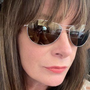 Meet your Posher, Elaine